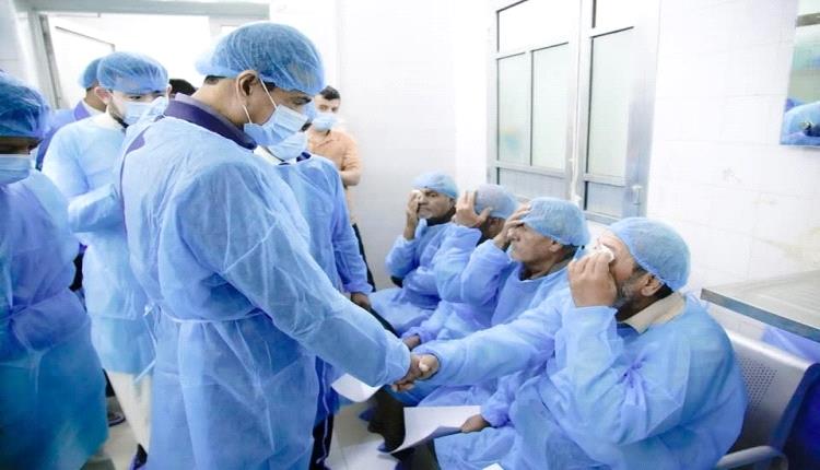 برعاية المحافظ بن الوزير اختتام متميز لمخيم امراض العيون باجراء 476 عملية