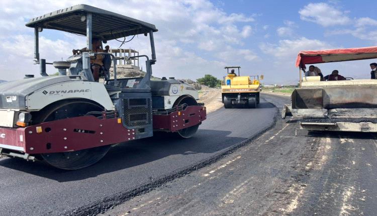 بدء أعمال سفلتة طريق الحصن – سد حسان باستخدام أول خلاطة أسفلتية بمنظومة الفلر صديقة للبيئة.
