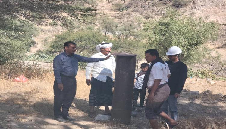 بتوجيهات محافظ أبين..اليوسفي يتفقد مشروع بئر عظمان في مديرية سرار بتوجيهات