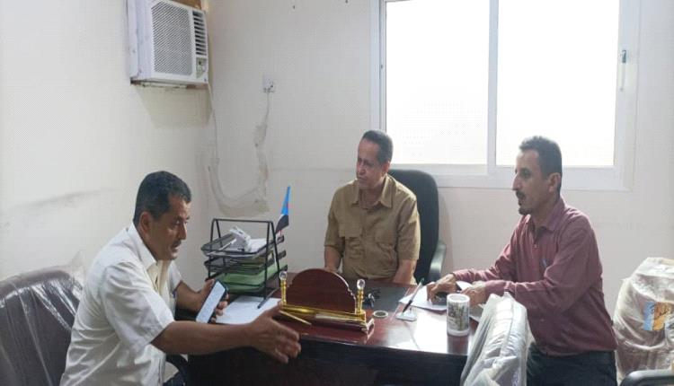 رئيس تنفيذية  انتقالي لحج  يطلع على مستوى سير العمل الاداري والتنظيمي في تنفيذية انتقالي يهر