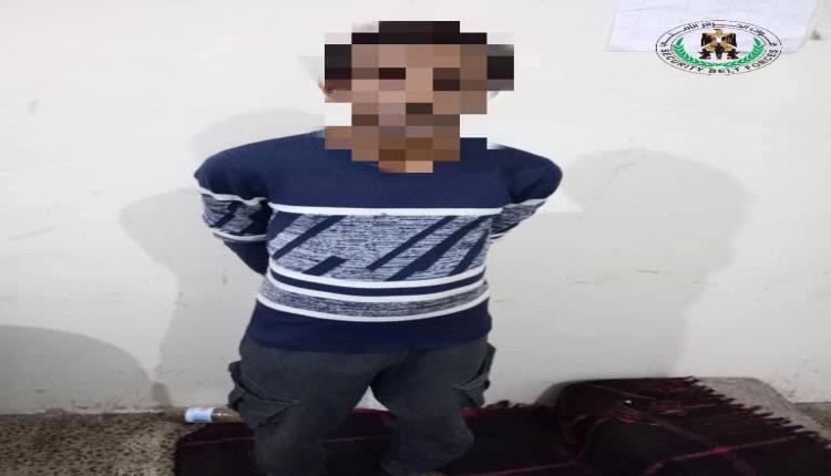 قوات الحزام الأمني بلحج تطيح بشبكتين منظمتين لممارسة أعمال غير أخلاقية وترويج المخدرات في عمليتين منفصلتين