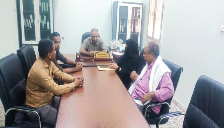 رئيس هيئة مستشفى الرازي أبين يلتقي مديرة عام الخدمة المدنية بالمحافظة