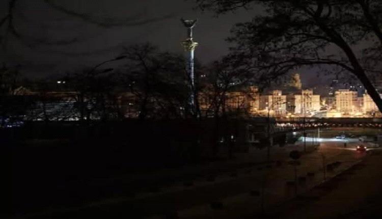 انفجارات وانقطاع للكهرباء في أوديسا مع اتساع نطاق التحذيرات من غارات جوية