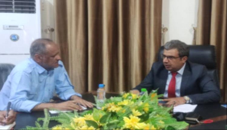 رئيس هيئة المواصفات وأمن المنطقة الحرة بعدن يناقشان تعزيز التنسيق لمراقبة السلع وحماية المستهلك