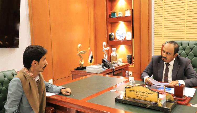 محافظ حضرموت يعتمد مشاريع خدمية جديدة لتحسين البنية التحتية بمديرية العبر