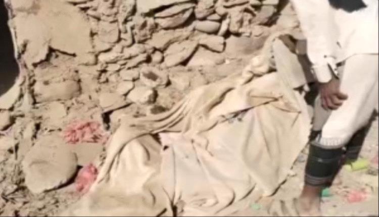 مليشيات الحوثي تستهدف منازل المدنيين شرق حيس واستشهاد امرأة وإصابات