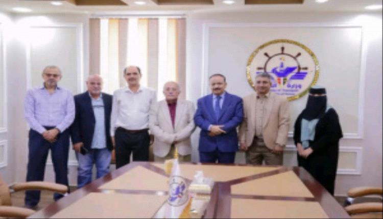 نقابة الصحفيين الجنوبيين تكرم وزير النقل لدعمه إعادة تأهيل مبنى النقابة بعدن