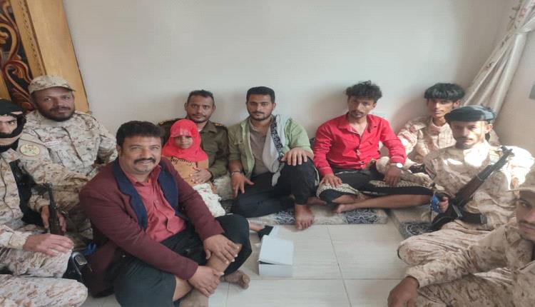 نائب مدير أمن يافع رصد يطمئن على صحة الطفلة منى عبدالله محمد التي نجت بأعجوبة بعد سقوطها في بئر عميقة*