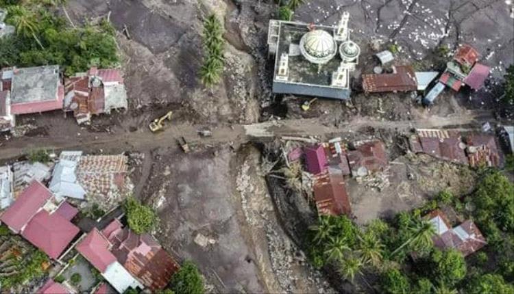 إندونيسيا: ارتفاع حصيلة ضحايا الفيضانات والانهيارات الأرضية في سومطرة إلى 164 قتيلًا