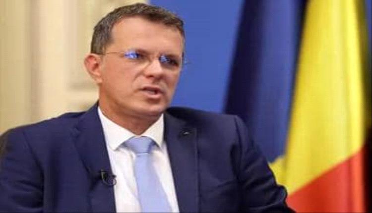 استقالة وزير الدفاع الروماني بعد فضيحة “بيانات مزيفة” في سيرته الذاتية