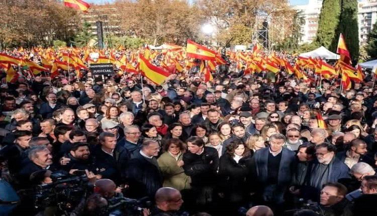 مدريد تنتفض.. عشرات الآلاف يطالبون برحيل حكومة سانشيز وانتخابات فورية وسط جدل فساد