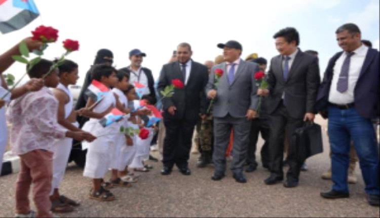 محافظ سقطرى يستقبل نائب وزير الصناعة والتجارة والقائم بأعمال السفير الصيني شاو تشنغ