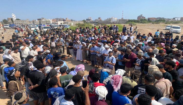 تشييع مهيب لجثمان المغدور به "جمال المفلحي" بالعاصمة عدن وسط حضور رسمي وشعبي
