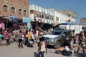 السلطة المحلية في خنفر تتكفل بعلاج مصابي الحادث الإجرامي بسوق الأسماك جعار وتناشد الأجهزة الأمنية بالقبض على الجناة