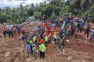 18 قتيلاً على الأقل بانهيارات أرضية في جاوة الوسطى الإندونيسية والأعمال الإنقاذية مستمرة