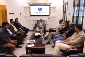 الامين العام يناقش مع رئاسة جامعة شبوة الترتيبات النهائية لإقامة حفل تخرج الدفعة الأولى لطلبة الجامعة