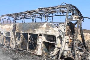 تعرف على حقيقة واقعة حادث حافلة نقل الركاب في عقبة العرقوب بمحافظة أبين .. مصرع 14 شخصًا وإصابة 7 آخرين في حادث مروّع لحافلة بعقبة العرقوب بأبين