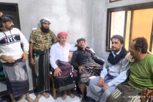 نائب رئيس الهيئة التنفيذية بأبين يزور السنيدي وحمامة للاطمئنان على صحتهما