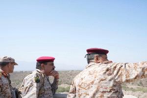 وزير الدفاع يطلع على جاهزية جبهات محور الضالع