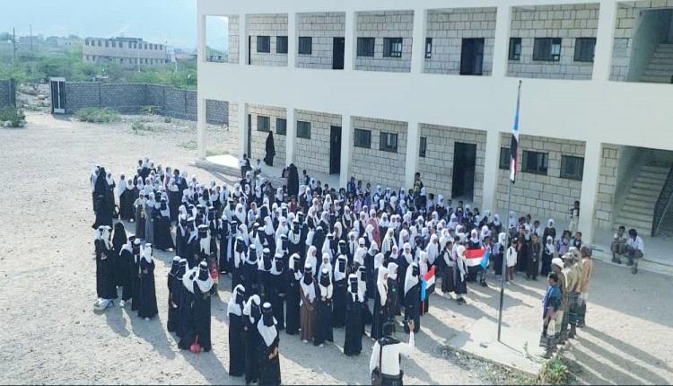 انتقالي المحفد بأبين يدشن رفع العلم الجنوبي وترديد النشيد الوطني في عدد من مدارس المديرية
