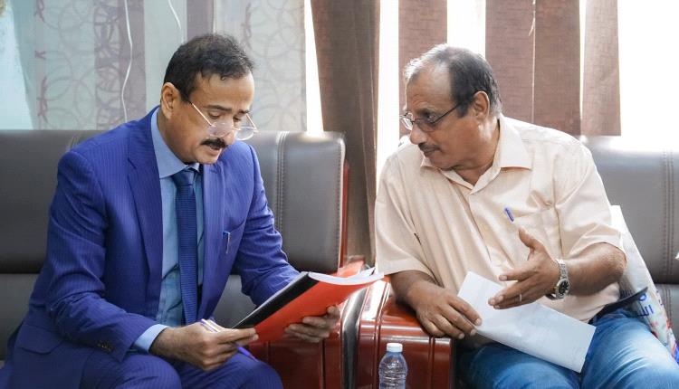 محافظ شبوة يوجه بخفض أسعار تذاكر الطيران 50٪ لتعزيز حركة النقل من مطار عتق الدولي
