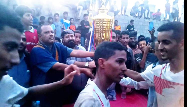 بحضور المصفري والبان والشرفي.. النيس يتوج بطلاً لدوري مونديال لحج للشباب بمديرية تبن