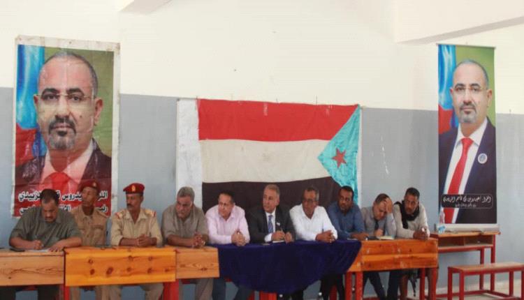 فريق التوجيه والرقابة الرئاسي ، والحالمي  يلتقي بتنفيذية انتقالي حبيل جبر والسلطة المحلية بالمديرية لتعزيز العمل المشترك .
