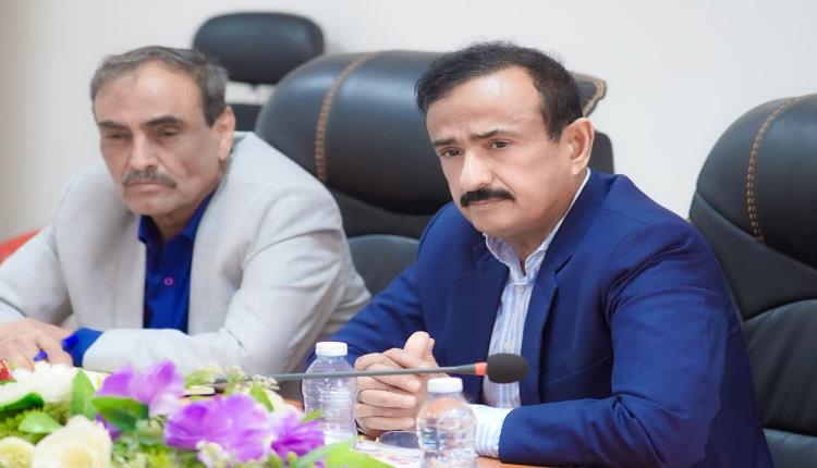 محافظ شبوة يرأس اجتماع لجنة المناقصات ويقر إعادة إعلان عدة مشاريع خدمية وتنموية