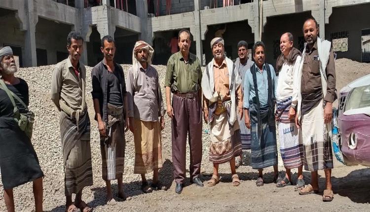 وكيل شبوة يتفقد تقدم أعمال مشروع مدرسة الفقيد البحري بمديرية بيحان