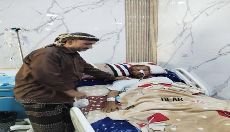 المستشار ناصر زيد اليوسفي يزور المناضل أحمد ألمرقشي بمستشفى النقيب