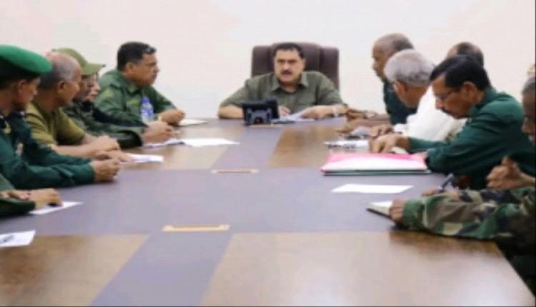 مدير أمن عدن يشدد على تعزيز الأداء والانضباط في اجتماع أمني مع مديري الإدارات