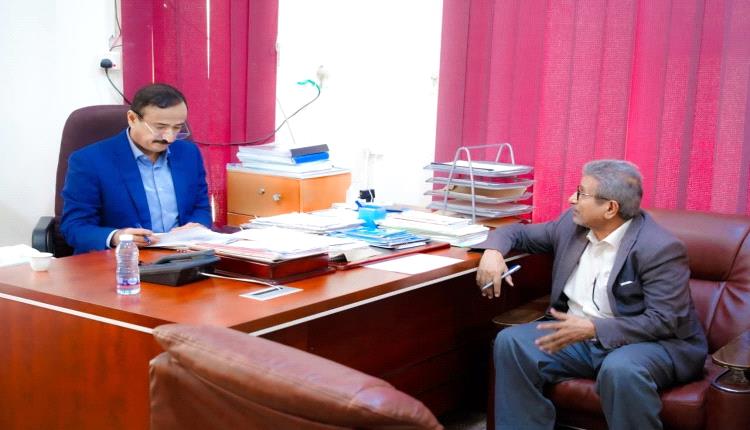 محافظ شبوة يطّلع على جهود مكتب الخدمة المدنية في معالجة ملفات المبعدين قسرياً ويؤكد دعمه الكامل للجان المختصة