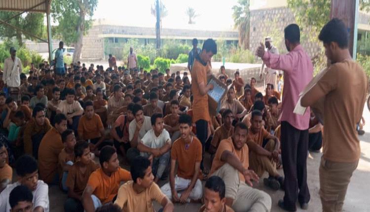مكتب أوقاف خنفر يزور ثانوية الفاروق المحورية لتوعية الطلاب بمخاطر آفة المخدرات والسلوكيات الخاطئة