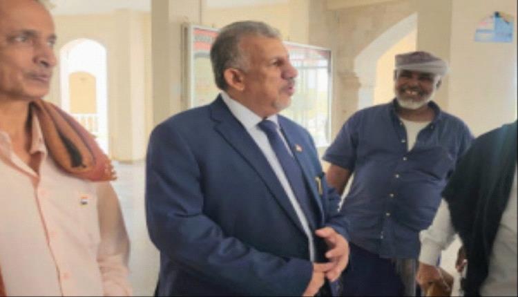 تأكيد على الشفافية والتنسيق المؤسسي في لقاء فريق التوجيه الرئاسي مع الشؤون القانونية بمحافظة المهرة