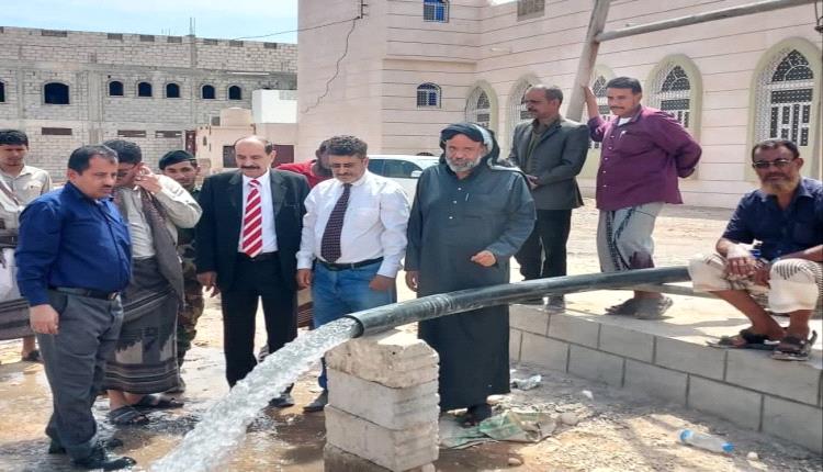 الوكيل الدغاري يطلق التشغيل التجريبي لبئر مياه الروضة الارتوازية ويؤكد على دعم مستمر للبنية التحتية
