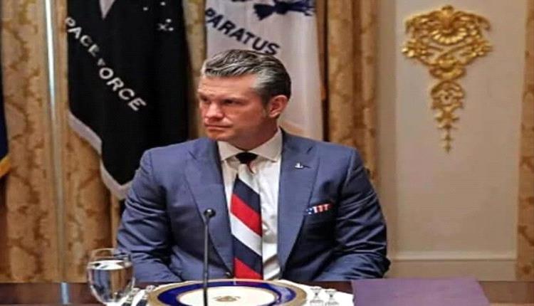 جدل بسبب ربطة عنق وزير أمريكي خلال لقاء ترامب وزيلينسكي تحمل ألوان العلم الروسي