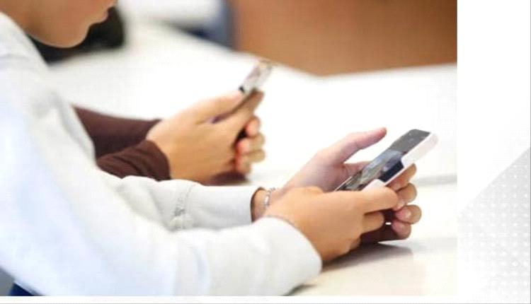 ماليزيا تدرس حظر استخدام الهواتف الذكية للطلاب دون 16 عامًا لتعزيز السلامة المدرسية