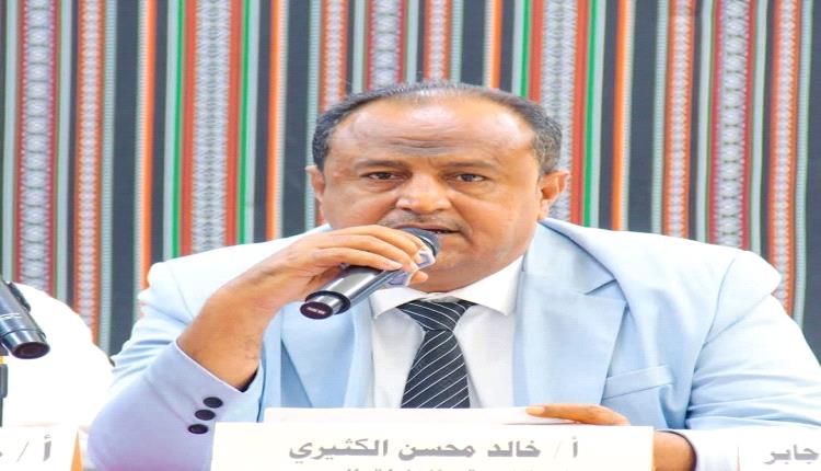 الصحفي خالد الكثيري يدعو الرئيس العليمي لشرعنة قوات حماية حضرموت وتسمية قيادتها