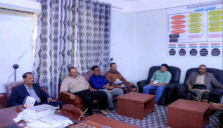 فريق التوجيه الرئاسي يطّلع على أداء فرع الضرائب في شبوة ويعد برفع التحديات
