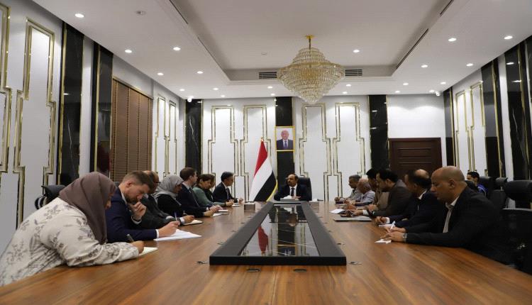 محافظ حضرموت يبحث مع وفد المبعوث الأممي دور المحافظة في عملية السلام والتسوية السياسية