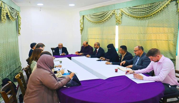 الكثيري يؤكد دعم جهود السلام ويعرض رؤية الانتقالي لمعالجة الأزمات في لقاء مع وفد المبعوث الأممي