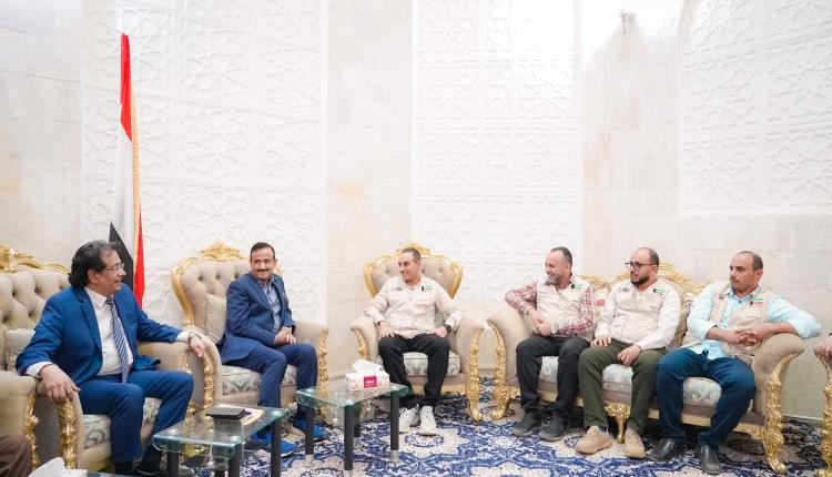 المحافظ بن الوزير يبحث مع وفد الجمعية الكويتية آفاق التعاون التنموي والإنساني بمحافظة شبوة.
