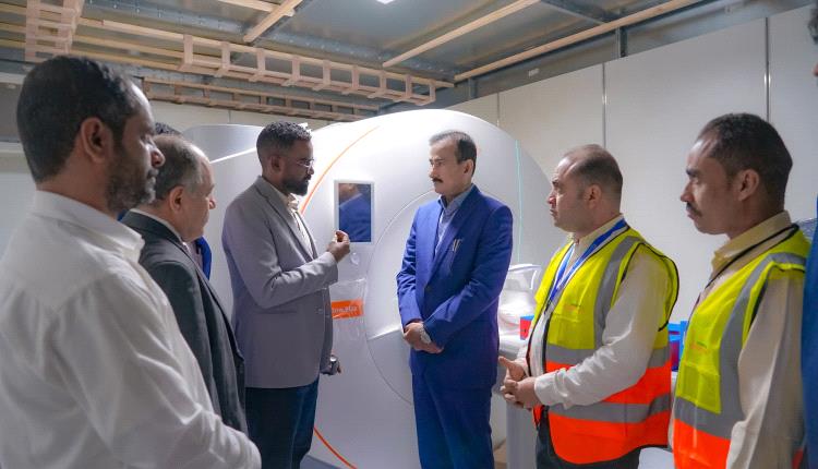 المحافظ بن الوزير يدشن التجهيزات الحديثة في وحدتي الرنين والمقطعية، ويوجه بدراسة وحدة القسطرة القلبية والعلاجية