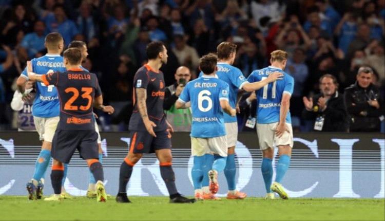 الدوري الايطالي: نابولي يهزم انتر ميلانو بثلاثية ويصعد للصدارة