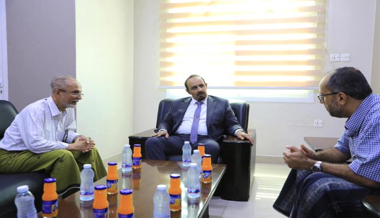 محافظ حضرموت وغرفة التجارة يبحثان تعزيز الاستثمار ودعم التنمية
