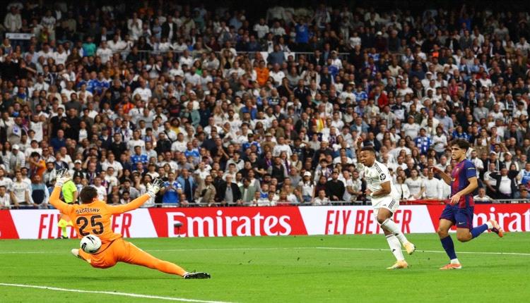 ريال مدريد يحسم الكلاسيكو أمام برشلونة بهدفين لهدف ويبتعد بصدارة الدوري الإسباني
