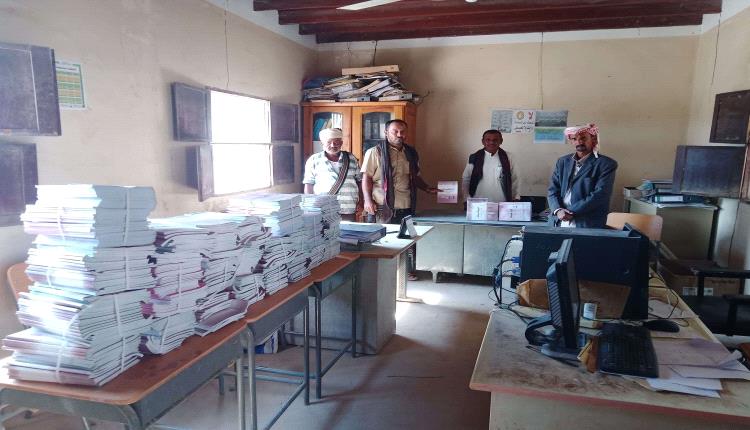 انتقالي رضوم يدعم مكتب التربية والتعليم بالمديرية بكمية من الكتب المدرسية