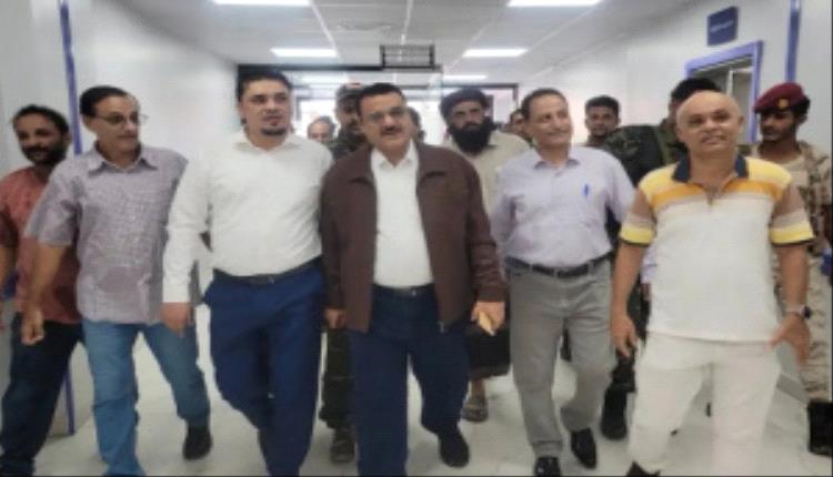 مدير المنصورة ومدير مكتب المحافظ يتفقدان إعادة تأهيل قسم الطوارئ بمستشفى خليفة الجراحي بعدن