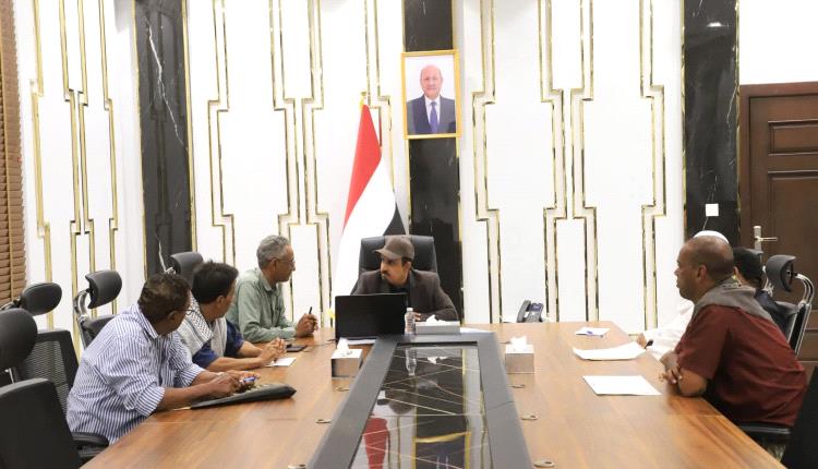 محافظ حضرموت يؤكد اهتمامه بتلبية احتياجات غيل باوزير ويوجّه بدعم مشاريعها التنموية