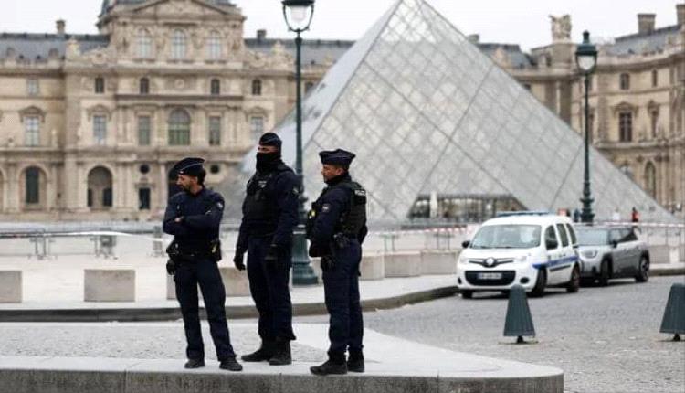 الشرطة الفرنسية تعتقل مشتبهين في سرقة مجوهرات تاريخية من متحف اللوفر
